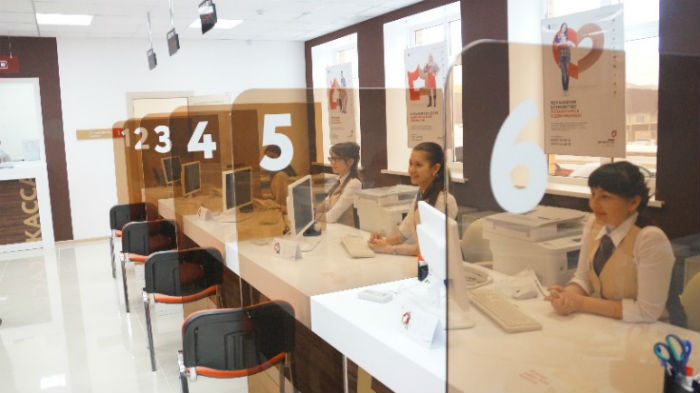 Астраханцам открыли МФЦ и разрешили ездить в командировки 