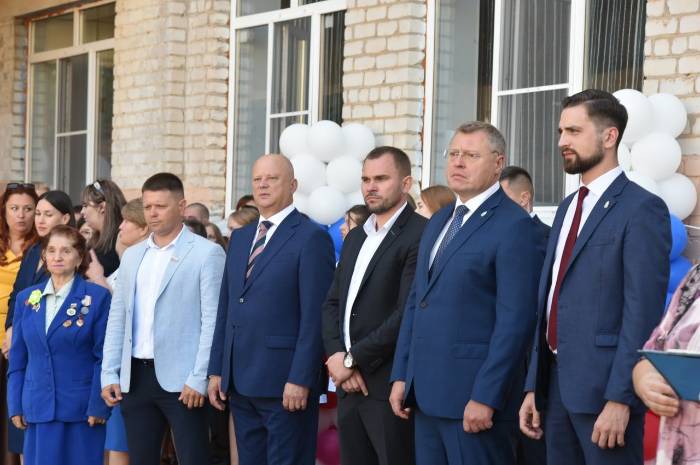 В 60 школах Астрахани прозвучал первый звонок