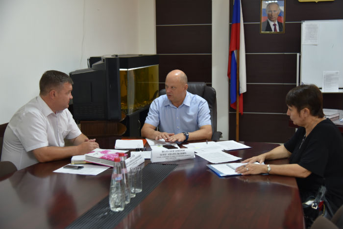 Глава администрации Астрахани Олег Полумордвинов проводит приемы граждан в районах города