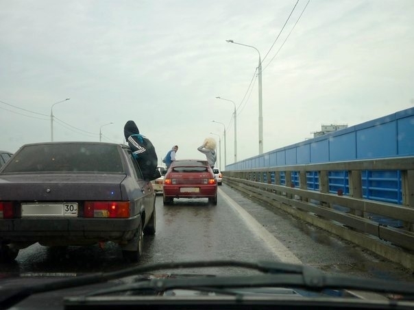 В Астрахани полиция разогнала колонну заниженных автомобилей
