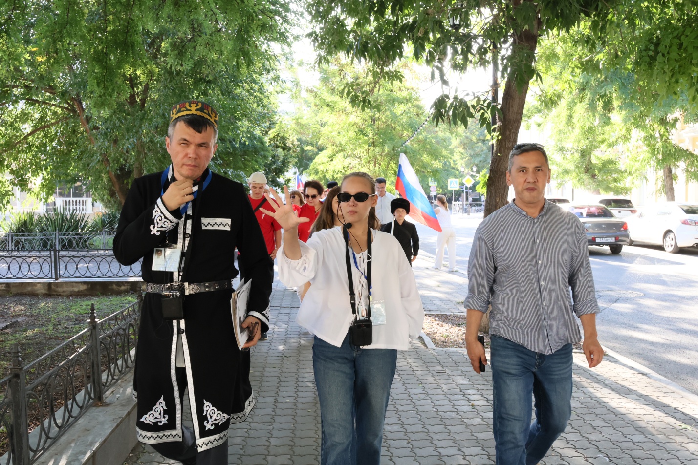 В канун Дня флага в Астрахани прошла этноэкскурсия