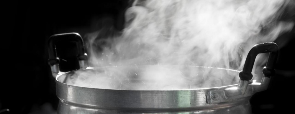 Астраханец едва не плеснул в лицо жене кипяток