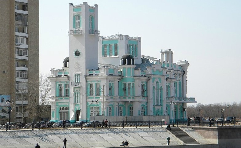 Деньги лучше пустить на решение городских проблем: астраханец создал петицию против строительства храма у ЗАГСа