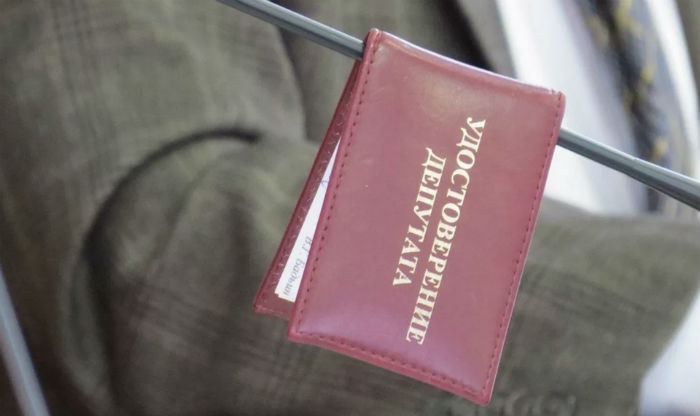 Судимого астраханского депутата досрочно лишили мандата