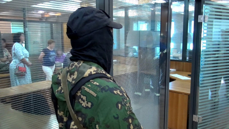 В астраханском супермаркете и кафе "Даир" прошли обыски. ВИДЕО