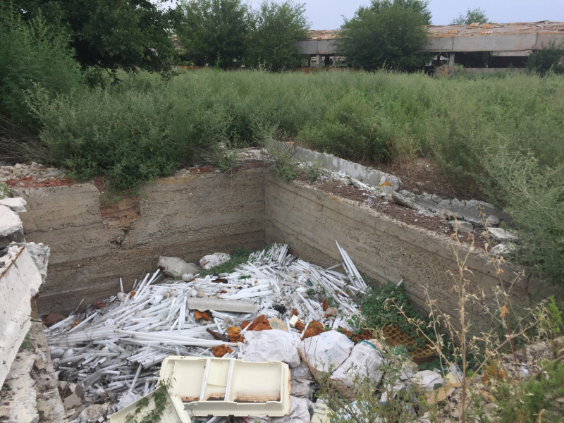 Приключения ртутной свалки — спустя два года опасные отходы под Астраханью до сих пор убирают