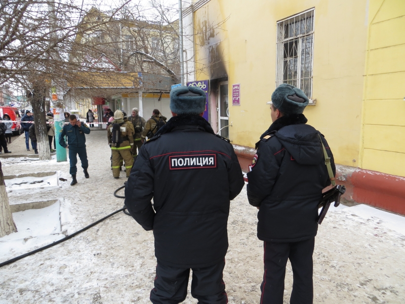 В Астрахани задымился магазин детской одежды