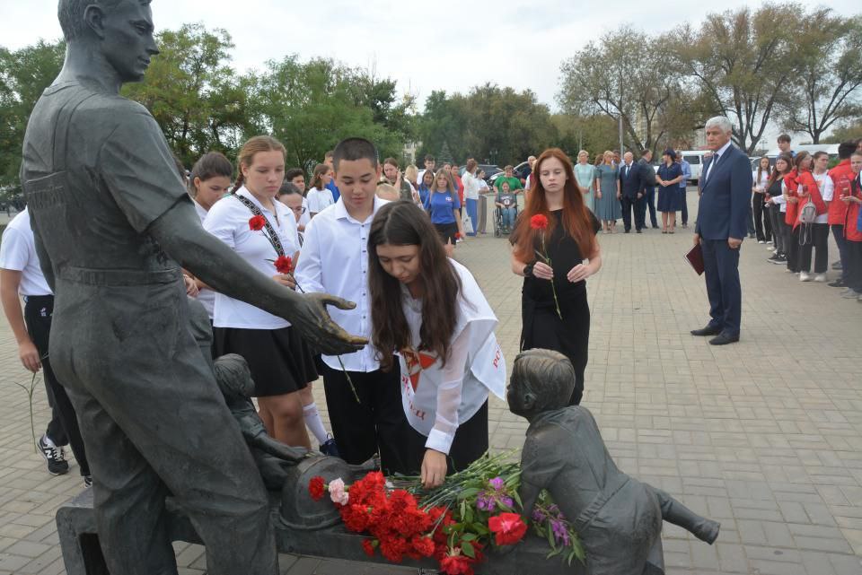 Память жертв терактов почтили в Астрахани
