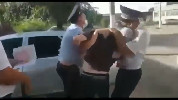 В Ахтубинске задержали пассажира маршрутки без маски: видео