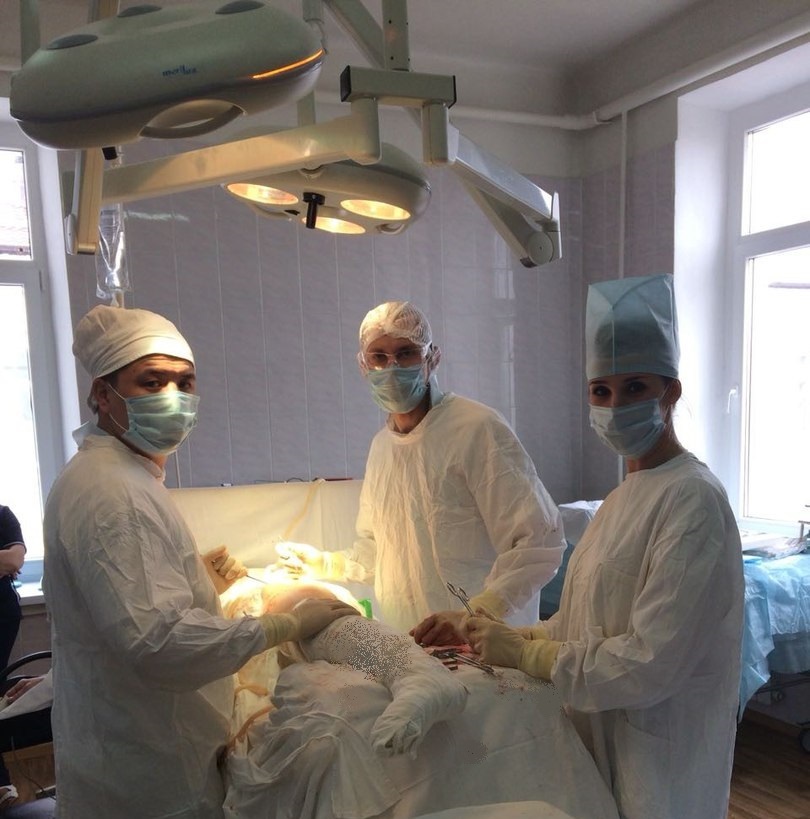 Астраханский травматолог-ортопед установил возрастной рекорд при операции 