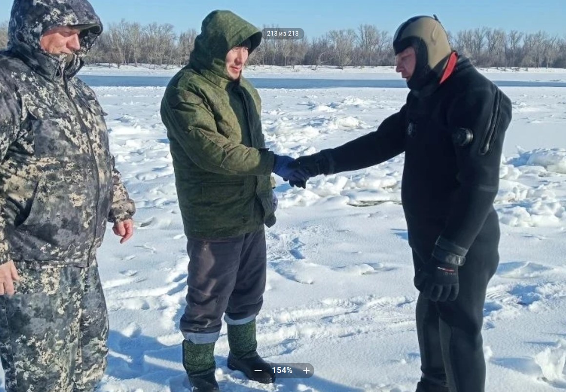 Счастливый случай спас провалившегося под лед астраханца