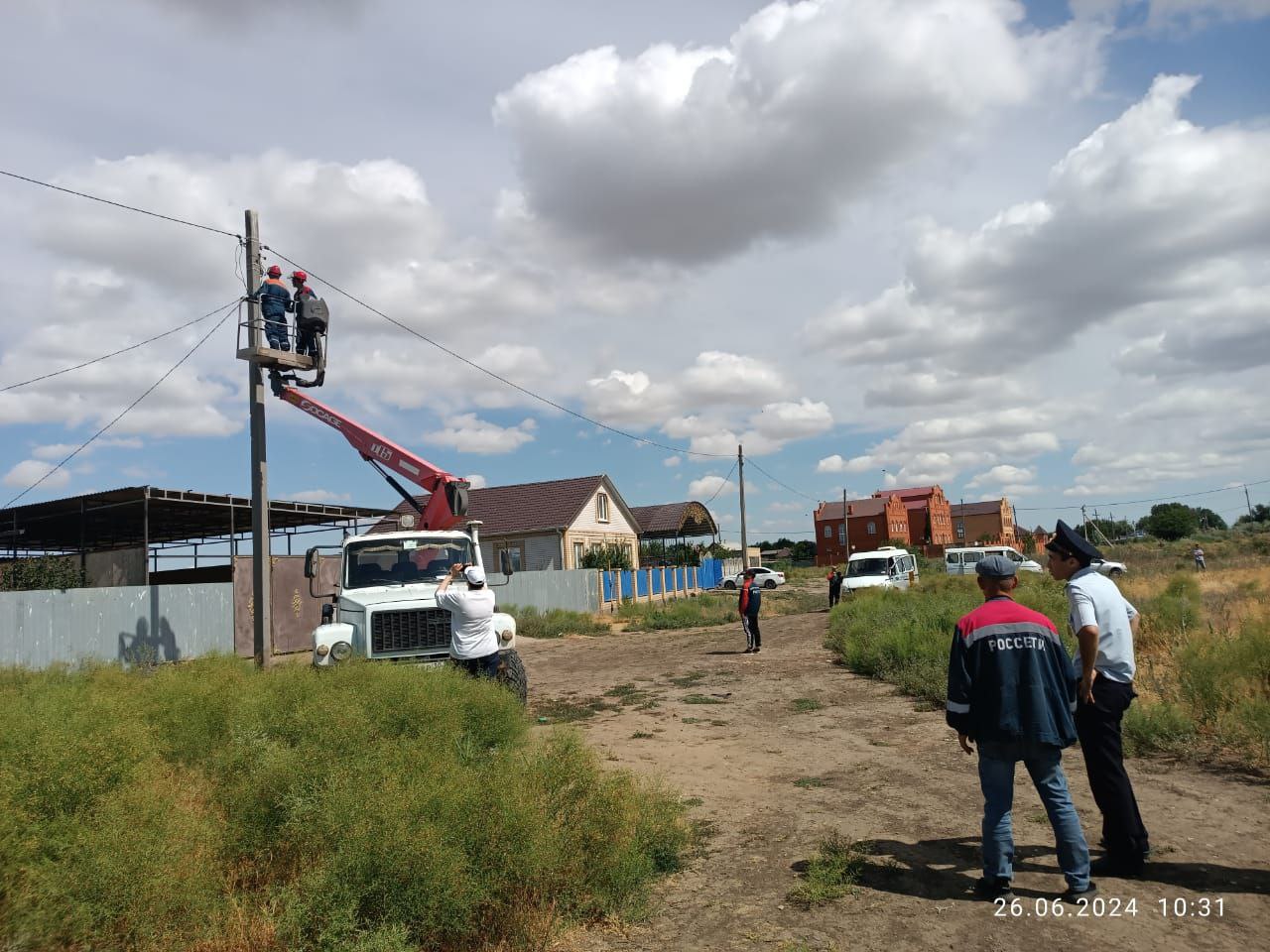 В Астрахани нечестных абонентов отрезали от электричества 