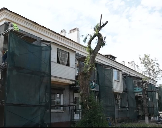 Астраханским многоэтажкам придают благопристойный вид