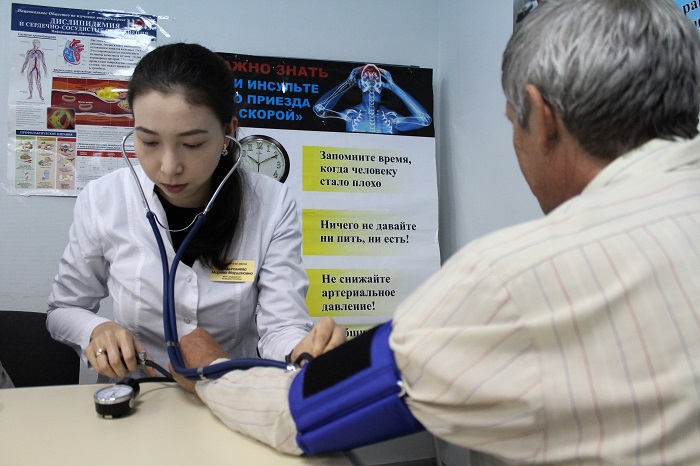 Врачи Александро-Мариинской больницы рассказали астраханцам о факторах риска и первых признаках инсульта