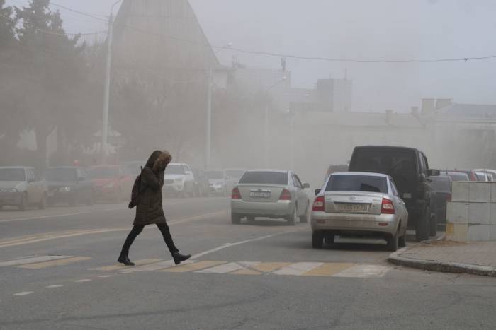 Мэрия объяснила, почему центр Астрахани накрыла пыльная мгла