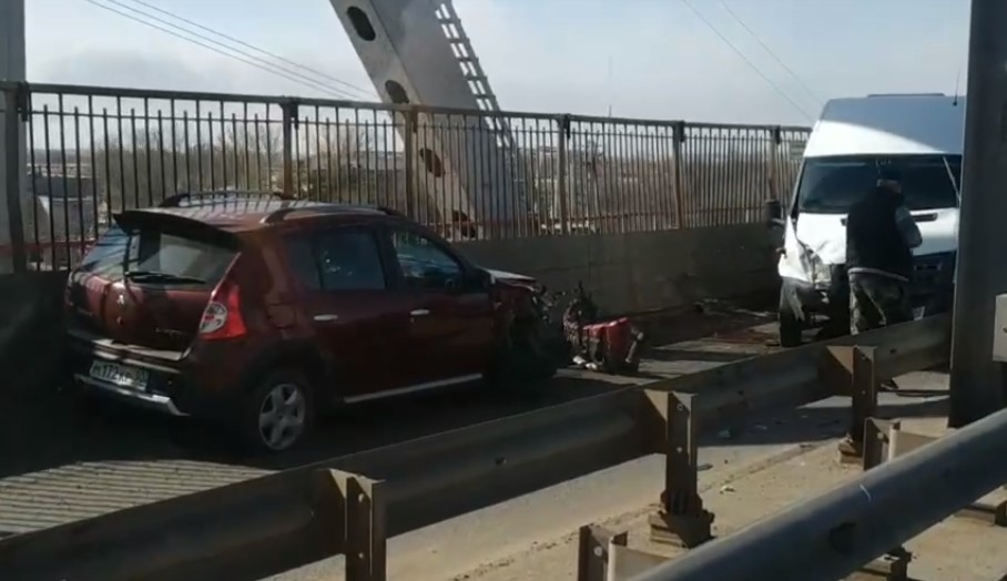 В Астрахани на мосту произошла загадочная авария