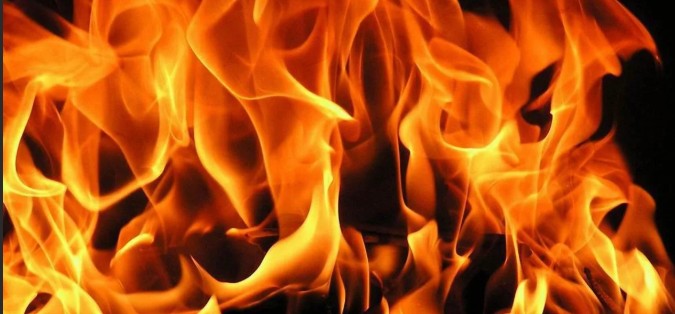 В Астрахани курильщик спалил сарай