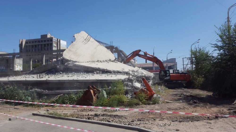 На месте снесенного особняка Медведева в Астрахани все-таки построят сквер