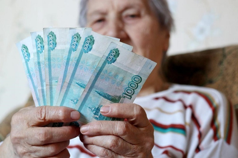 Среди вакцинированных от ковида россиян разыграют по 100 000 рублей