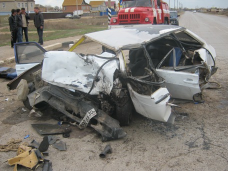 Под Астраханью столкнулись три автомобиля
