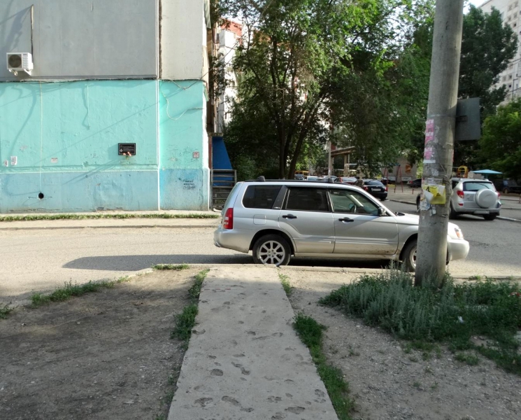 Розыск: в Астрахани водитель сбил пенсионера и скрылся