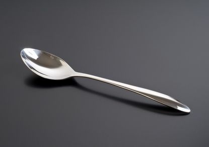 Астраханец зарезал жену заточенной ложкой и пытался покончить с собой