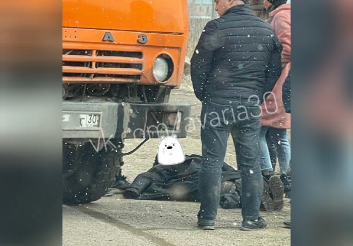 ﻿В Астрахани школьник попал под колеса КАМАЗа