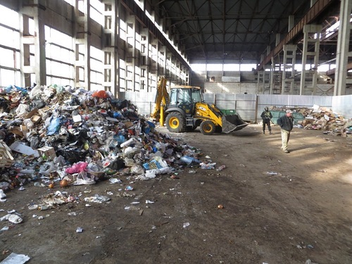 Под Астраханью прекратил работу мусоросортировочный завод