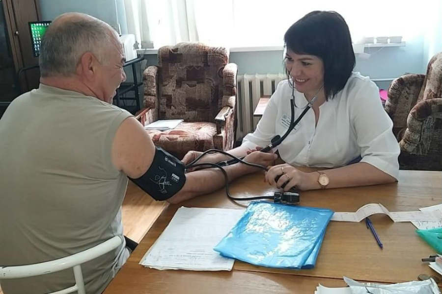 В Астраханской области земского врача лишили положенного ей по программе «Земский доктор» миллиона