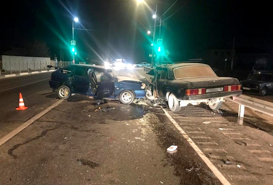 Трое пострадавших: в астраханском селе столкнулись ГАЗ и ВАЗ