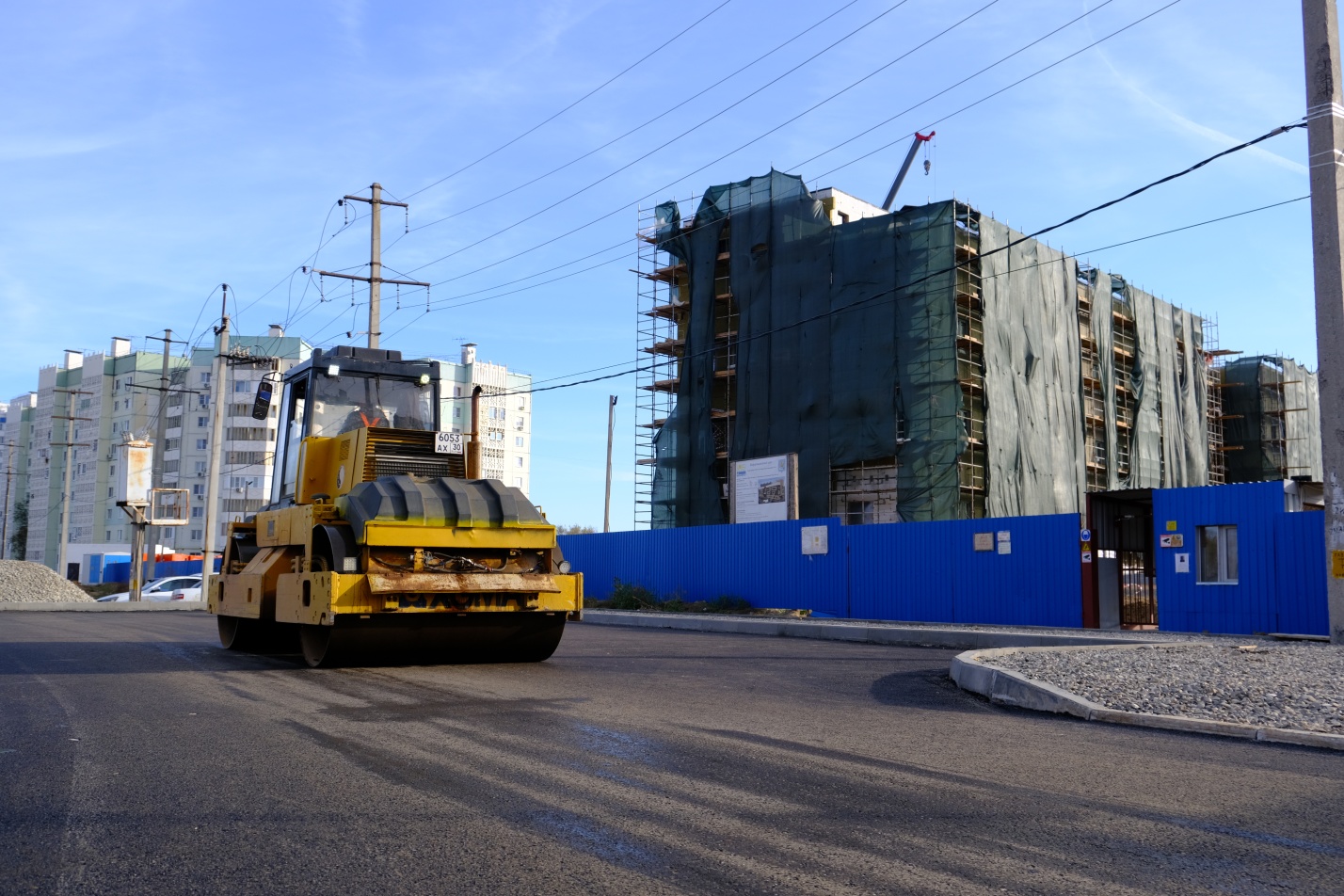 Дорогу к будущей поликлинике строят в Астрахани 