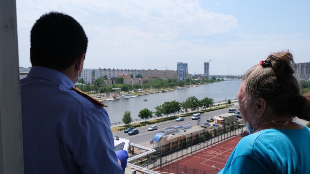 Семье переселенцев из ветхого дома по требованию СК все-таки предоставили квартиру