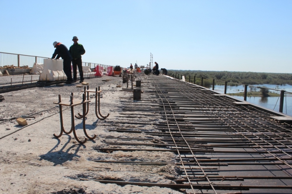 Астраханский плотник упал с моста - возбуждено дело