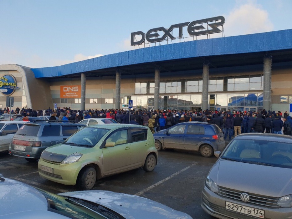 Астраханцы устроили столпотворение в одном из торговых центров