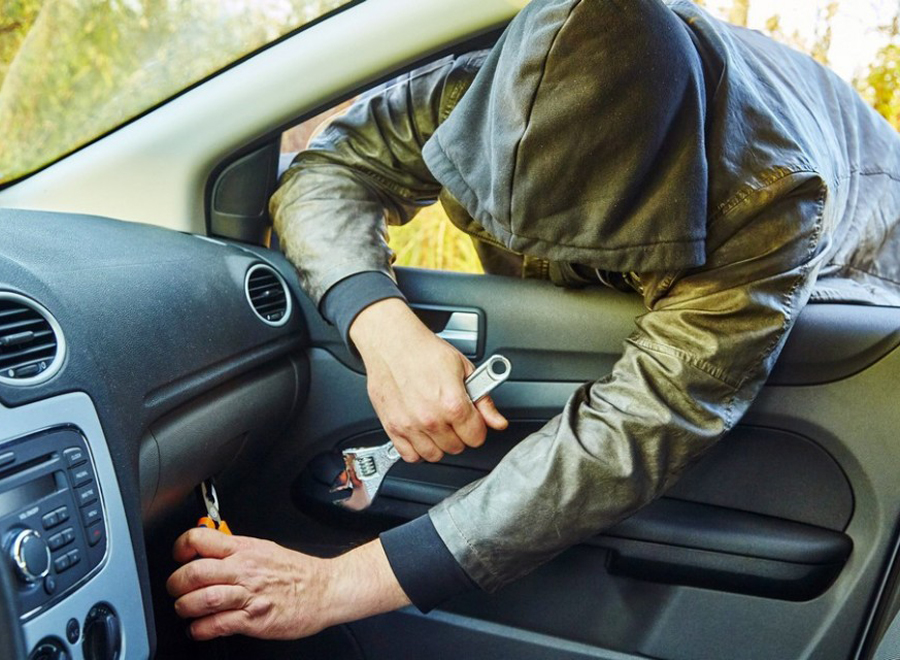 В сети астраханцев предупреждают об автомобильных преступниках