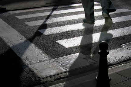 Под Астраханью автомобиль сбил пенсионерку  и трехлетнего мальчика на пешеходном переходе