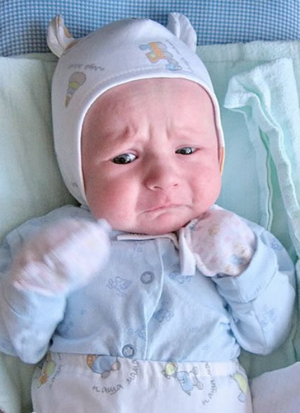 Астраханка, ведущая разгульный образ жизни, довела двухмесячного сына до истощения 