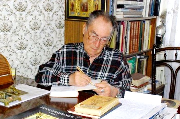 Губернатор Санкт-Петербурга наградил астраханского краеведа Александра Маркова