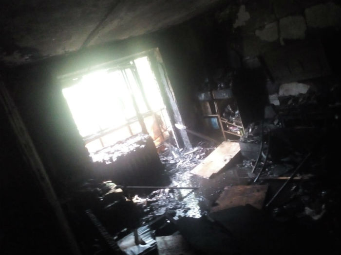 В Астрахани средь бела дня дотла сгорела квартира 