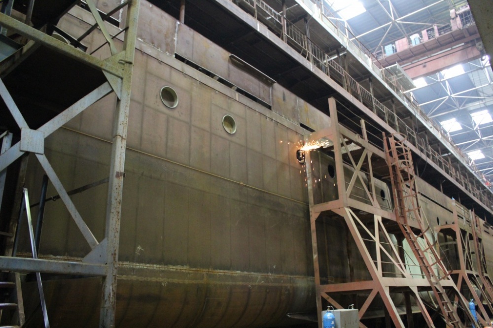 Завод "Лотос" сдаст круизное судно с опозданием на год