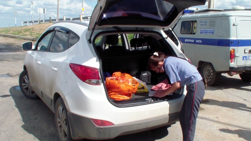 В Астрахани полиция задержала кроссовер с марихуаной