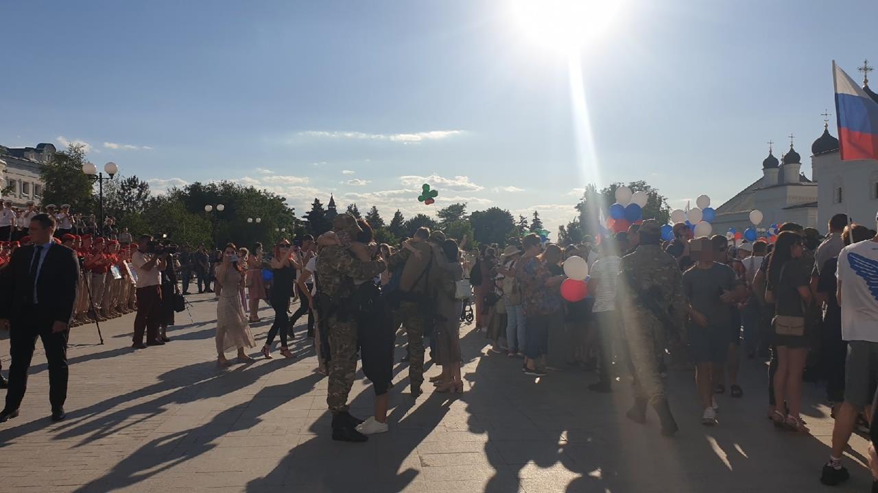 Более 90 астраханских бойцов Росгвардии вернулись со спецоперации: фото и видеорепортаж, как встречали героев на родине