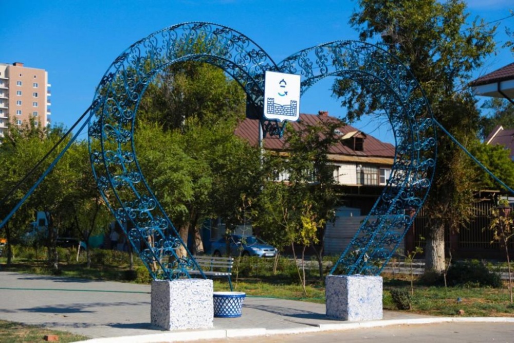 В Астрахани полностью восстановили арку, уничтоженную женщиной-водителем