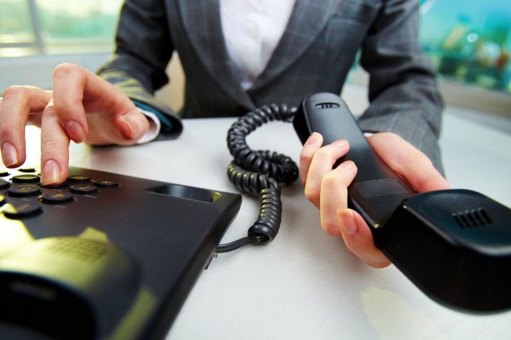 Астраханцы могут задать вопрос региональному оператору ООО «ЭкоЦентр» по телефону горячей линии