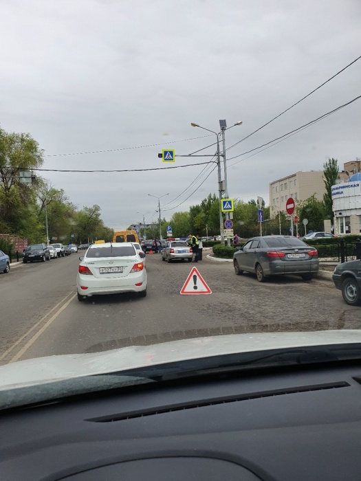 В Астрахани у "Александровской" больницы сбили женщину