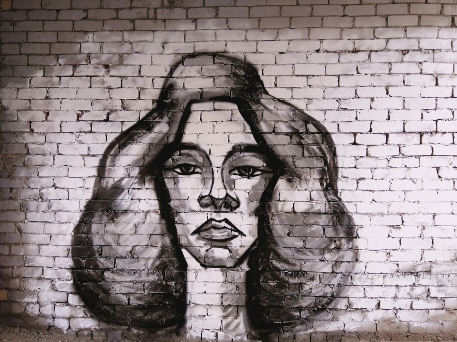 В Астрахани еще одна стена превратилась в арт-объект