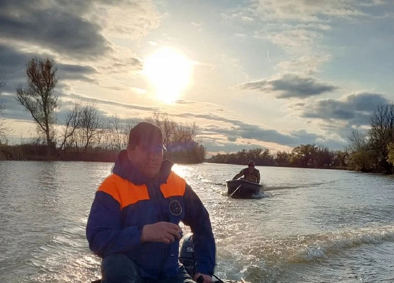 Туристы с Урала застряли на острове в астраханской дельте