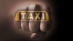 В Астрахани таксист ограбил и пытался задушить пассажирку