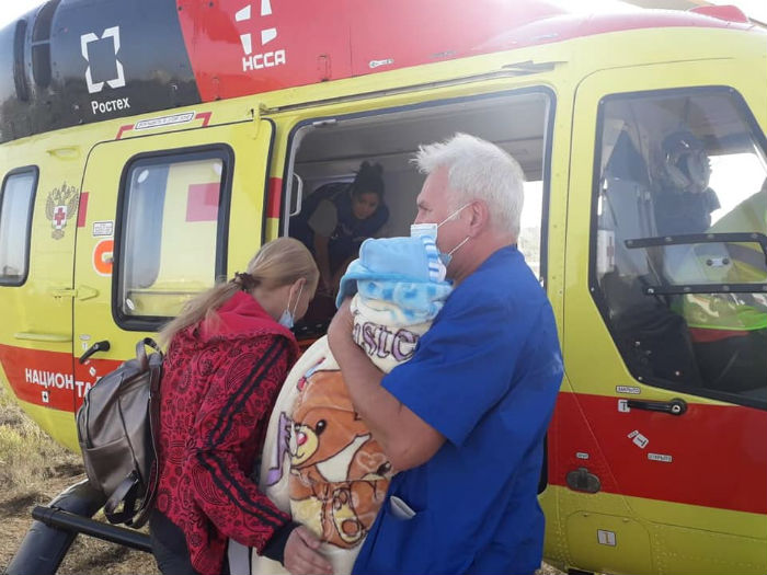 Астраханские медики спасли жизнь младенцу, доставленного по воздуху в больницу 