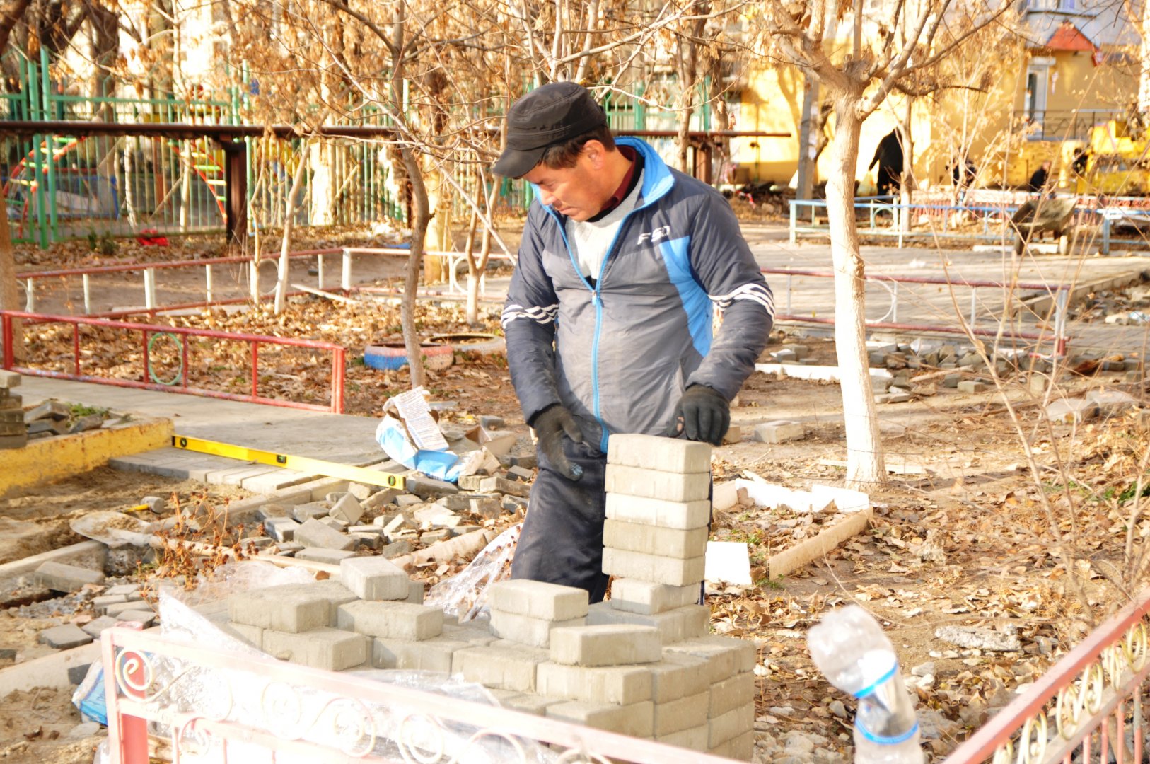 За три года мэрия благоустроила более 300 дворовых территорий